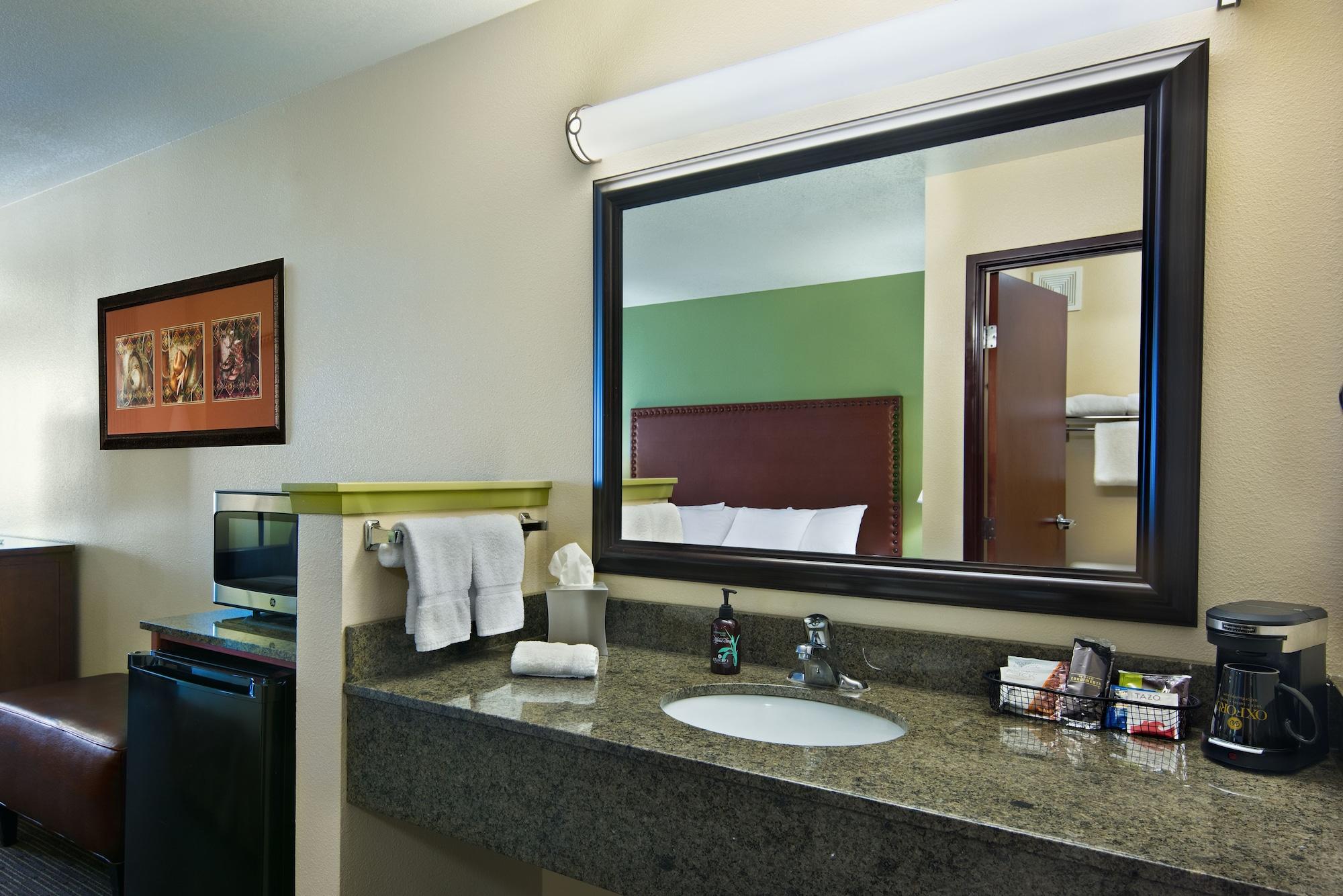Oxford Suites Hermiston Exterior photo