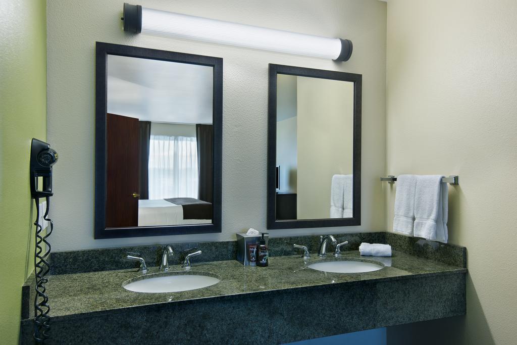 Oxford Suites Hermiston Exterior photo