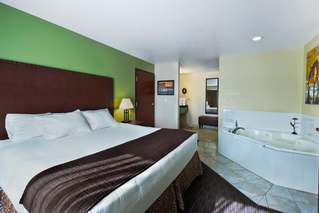 Oxford Suites Hermiston Exterior photo