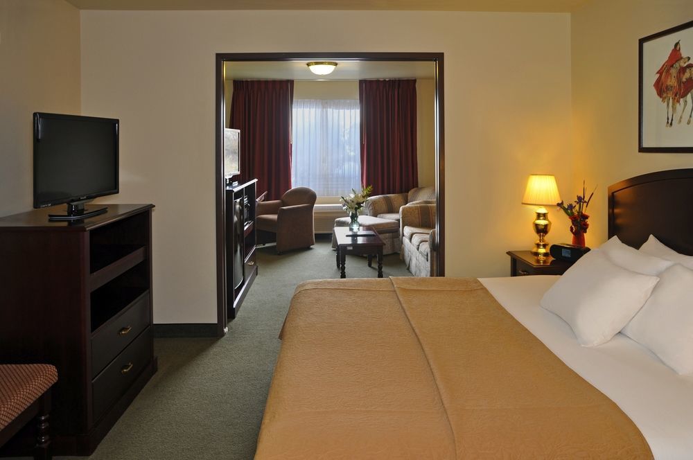 Oxford Suites Hermiston Exterior photo