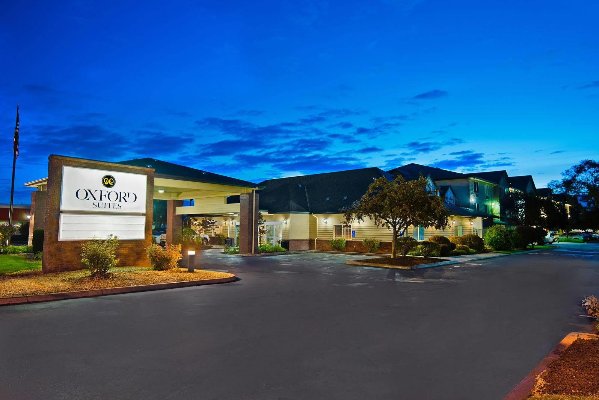 Oxford Suites Hermiston Exterior photo