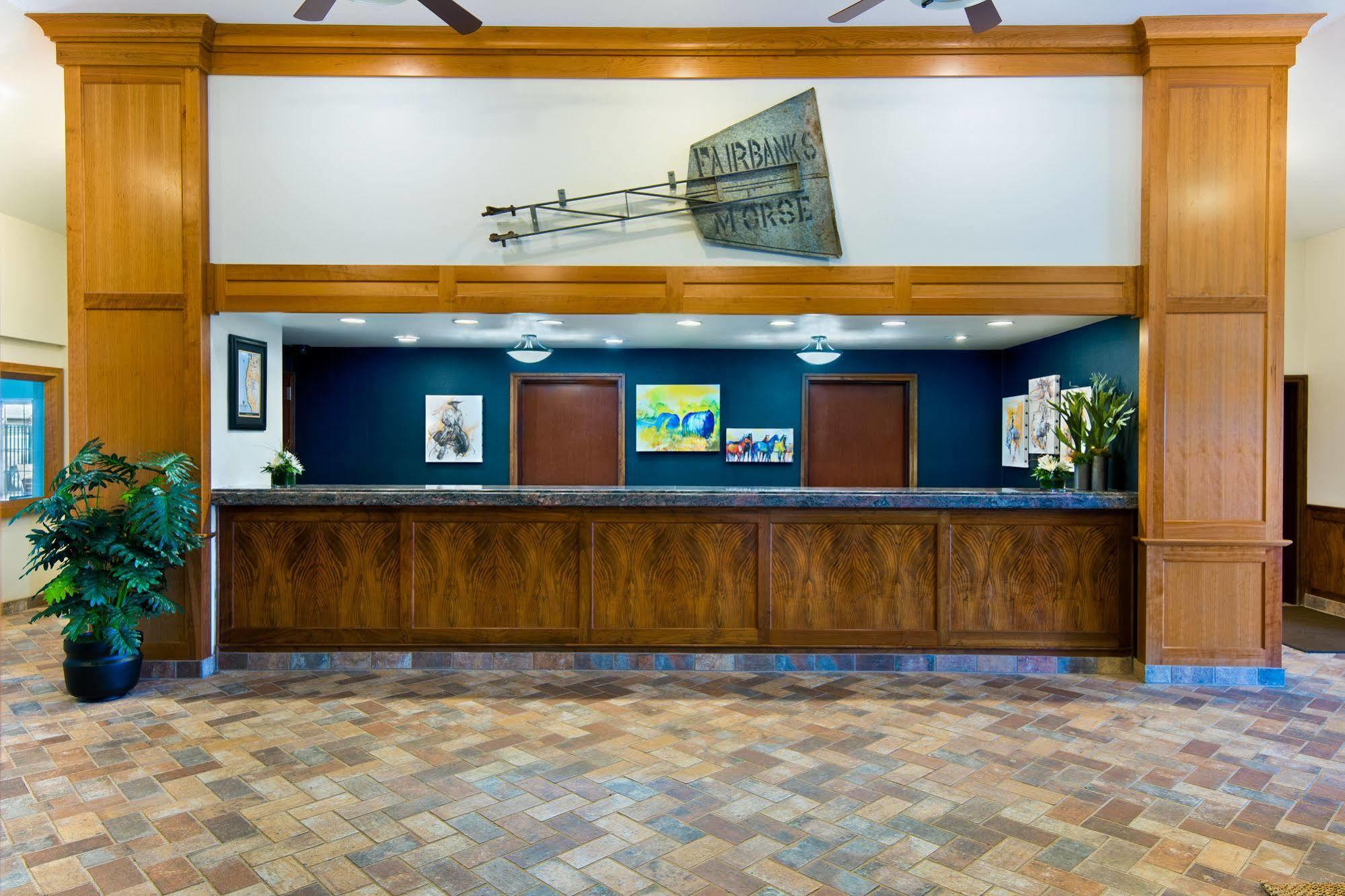 Oxford Suites Hermiston Exterior photo