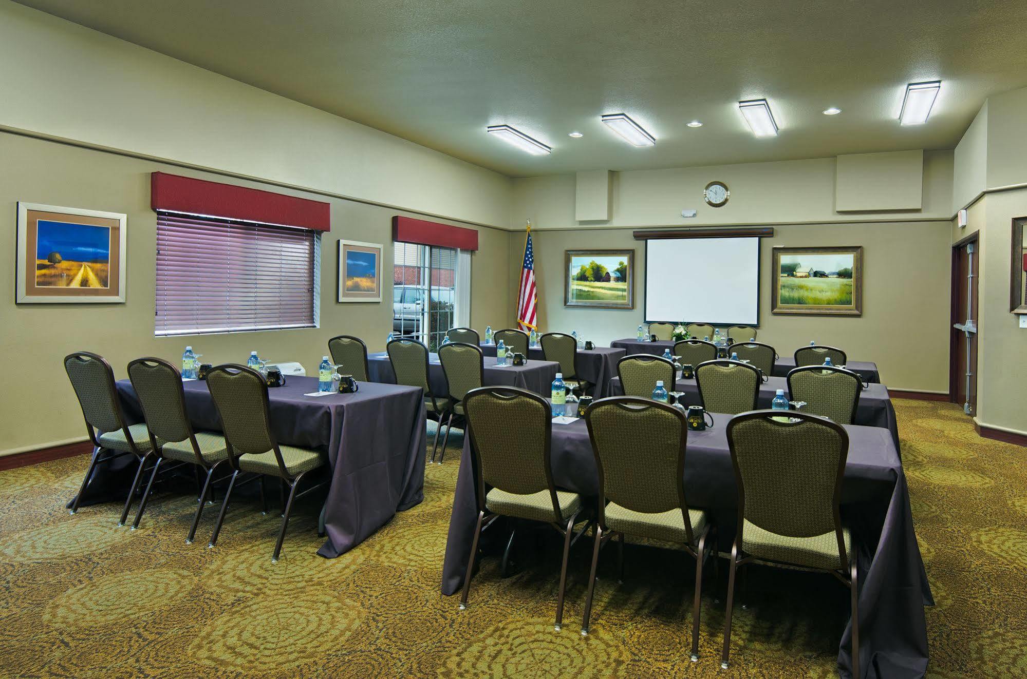 Oxford Suites Hermiston Exterior photo