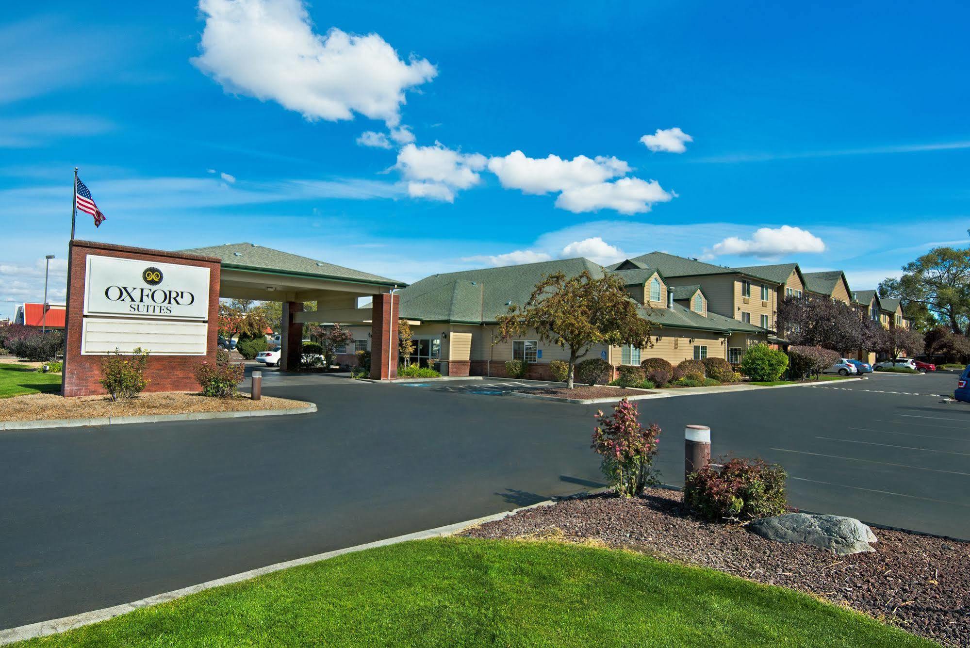 Oxford Suites Hermiston Exterior photo